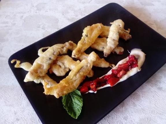 Navallas en tempura picante con amorodos