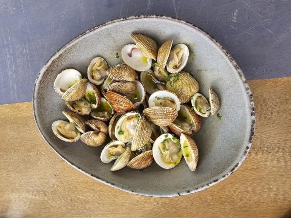 Carneiros á tixola en salsa verde